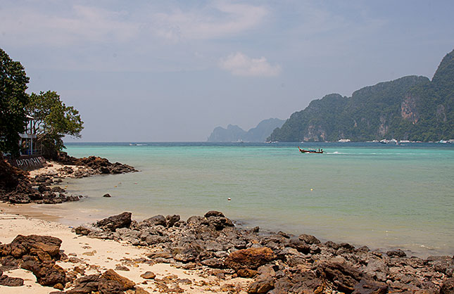 Koh Phi Phi, Shoreline